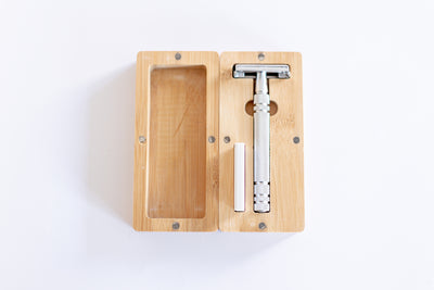 Double Edge Safety Razor (with 5 blades and bamboo case/stand) - REblade